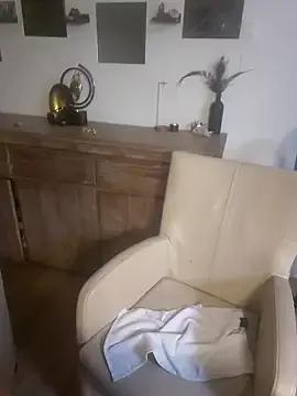 Foxy-Milfy from StripChat is Freechat