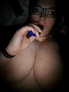 Fr3cklesLovesDick from StripChat is Freechat