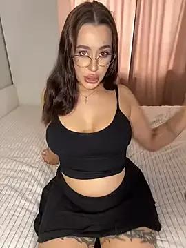 fuckdoll_18 from StripChat is Freechat