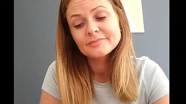 Ginger-bb from StripChat is Freechat