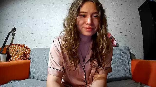 girliemilk from StripChat is Freechat