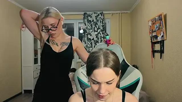 girls_n_roses from StripChat is Freechat