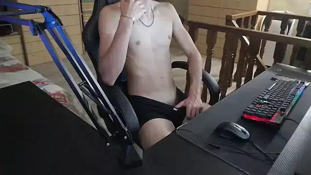 GoldenMTBoy from StripChat is Freechat