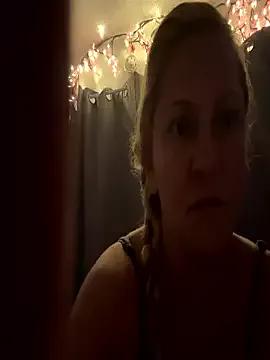 Goldenndoll from StripChat is Freechat
