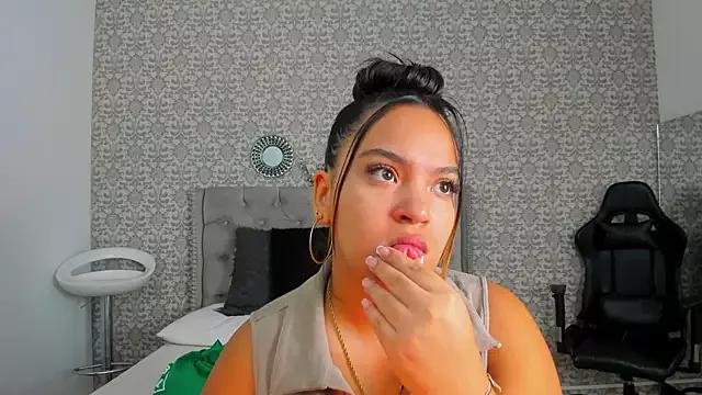 Grace_Hollis from StripChat is Freechat
