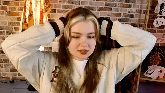 HaleySun from StripChat is Freechat