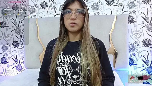 Hanaa_tay from StripChat is Freechat