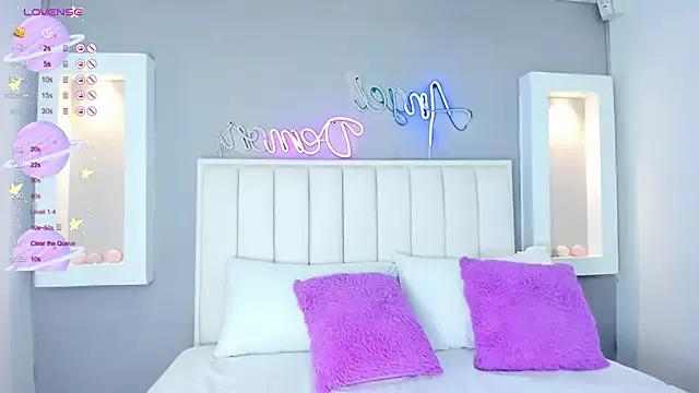HannaPaola from StripChat is Freechat