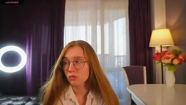 HarrietGeorge from StripChat is Freechat