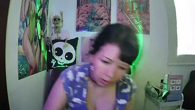 Haru_Queenn from StripChat is Freechat