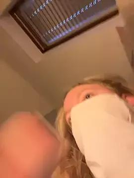 hazel_wood21 from StripChat is Freechat