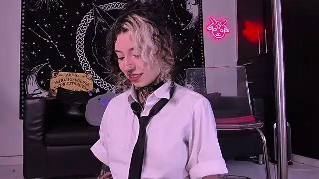 hazellwitch from StripChat is Freechat