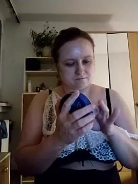 Henna221 from StripChat
