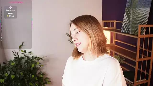 HollieCollelo from StripChat is Freechat