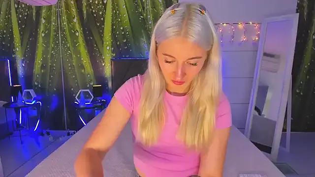 HollyTailors from StripChat is Freechat