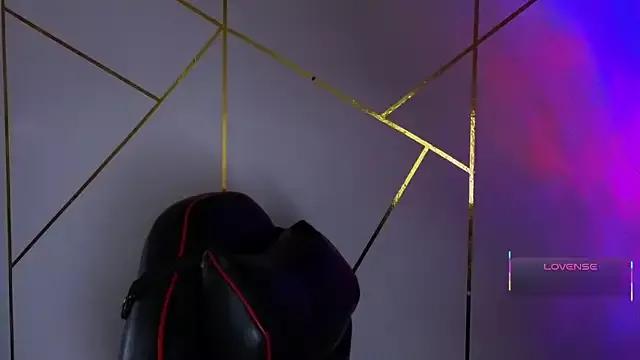 Hollyxx_ from StripChat is Freechat
