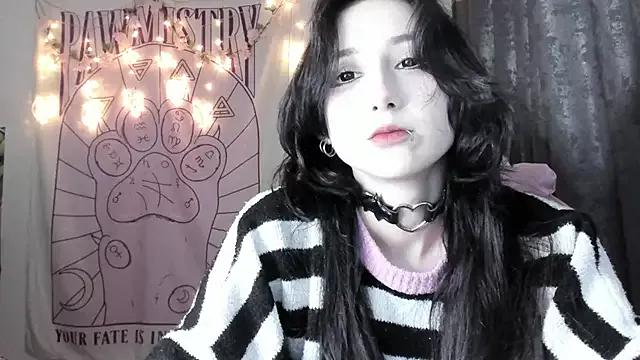 Holy420lolii from StripChat is Freechat