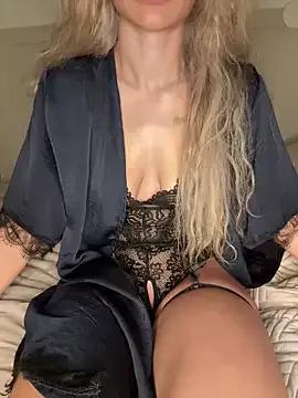 Honeyyyxo from StripChat is Freechat