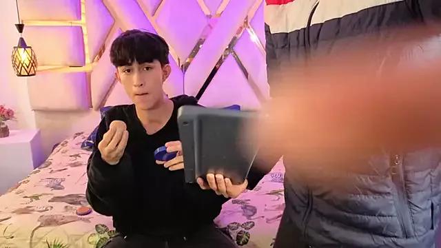 hoot_boyss from StripChat is Freechat