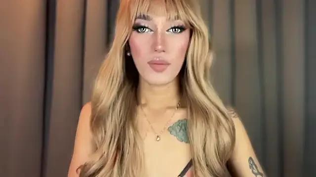 Hotsugarmollyxx from StripChat is Freechat