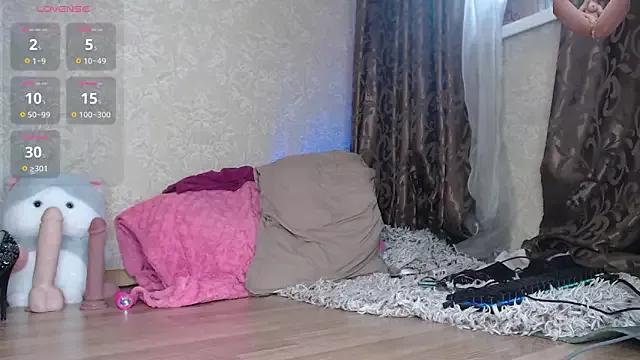 Check out our freechat fingering entertainers from our Custom and Multi clubs and checkout exclusive access to highly customizable content, such as curves, hair, tits, slit type and many more.