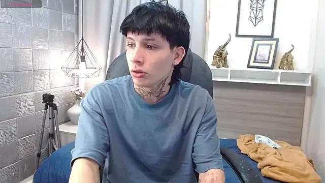 Iantwink18 from StripChat is Freechat