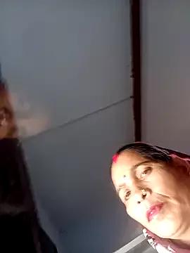 Indiangueen from StripChat is Freechat