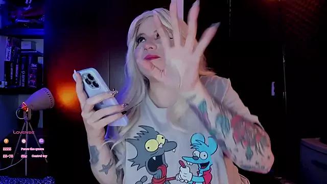 Irinaa_Scarlett from StripChat is Freechat