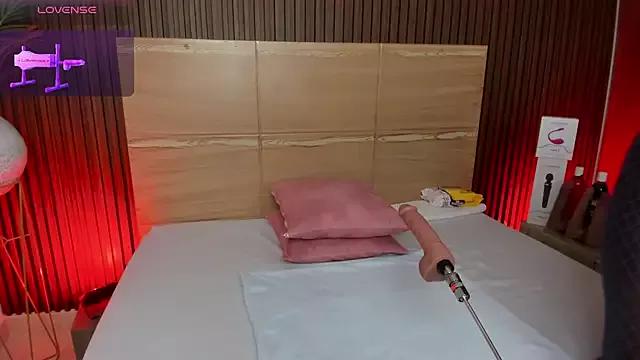 iris_violeta from StripChat is Freechat
