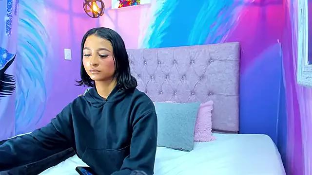 Isa_and_juanjo from StripChat is Freechat