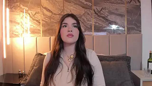 Isabella_LaRue from StripChat is Freechat