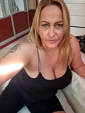 isabellaandtom from StripChat is Freechat