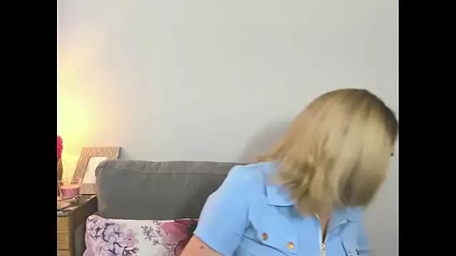 IsabellaSexyMilf from StripChat is Freechat