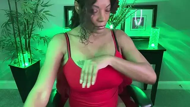 ItsNikki from StripChat is Freechat
