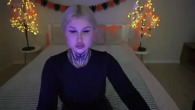 IvyLaurent from StripChat is Freechat