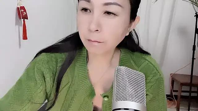 JackieBell from StripChat is Freechat