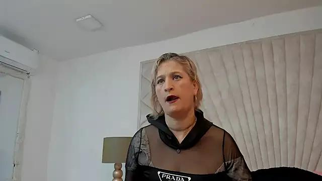 Jade_squirtt from StripChat is Freechat