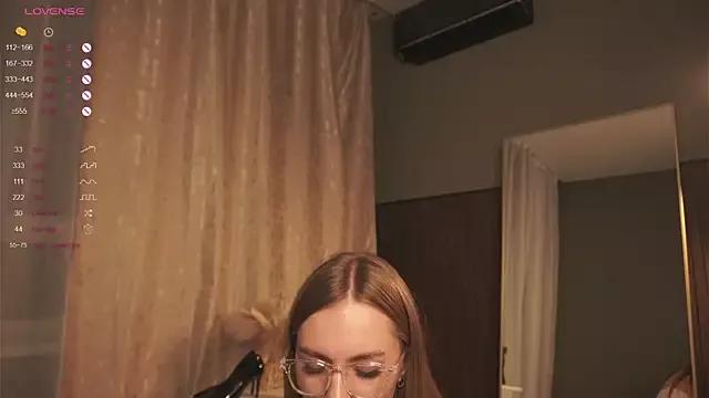 jenny_skinnerr from StripChat is Freechat