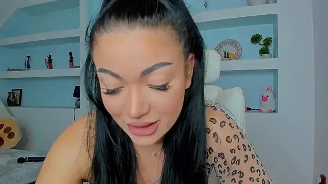 juicyjulie_ from StripChat is Freechat