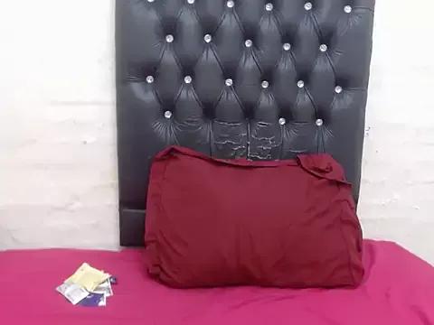 Juicylips33 from StripChat is Freechat