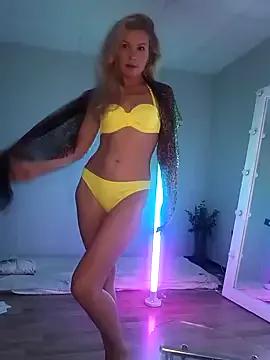 Julia_Giulia from StripChat is Freechat