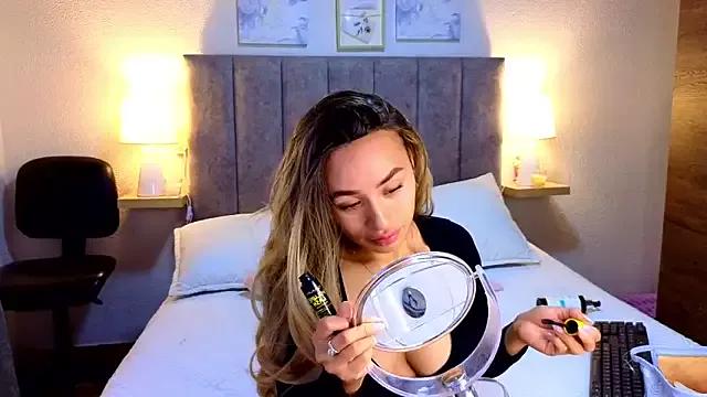 juliana-mancini from StripChat is Freechat
