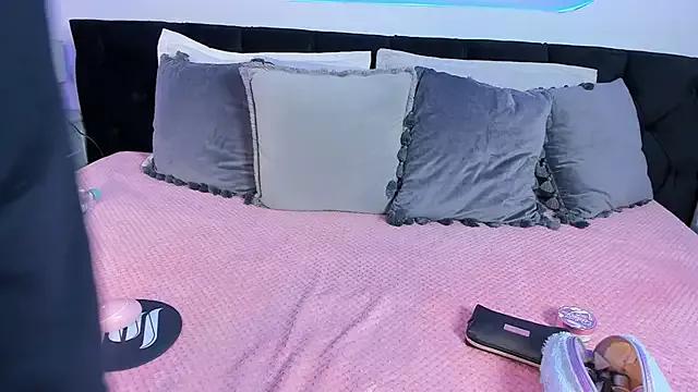 Julieta_Cortes__ from StripChat is Freechat