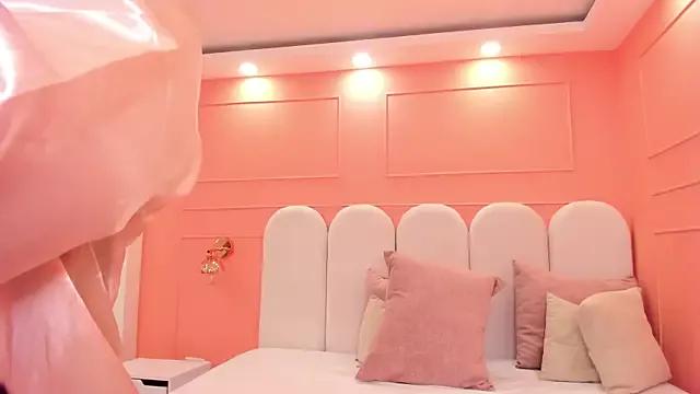 julieta_rosee from StripChat is Freechat