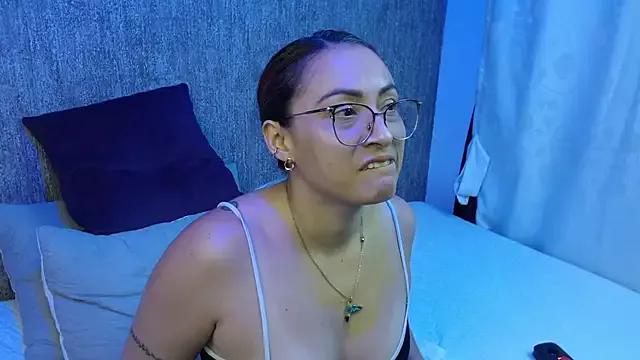 julieth_martin1 from StripChat is Freechat