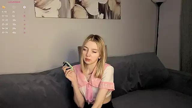 JulieTorres from StripChat is Freechat