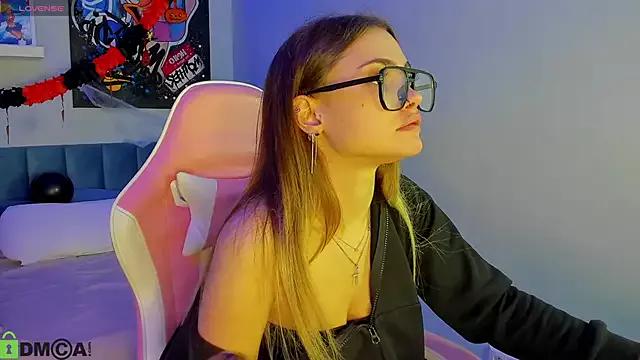 KarinaBroks from StripChat is Freechat