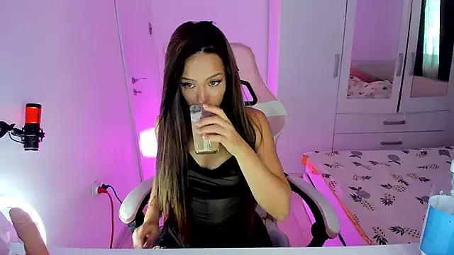 KaylaLaine from StripChat is Freechat