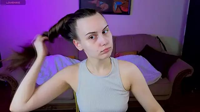 Kelly_Cartier from StripChat is Freechat