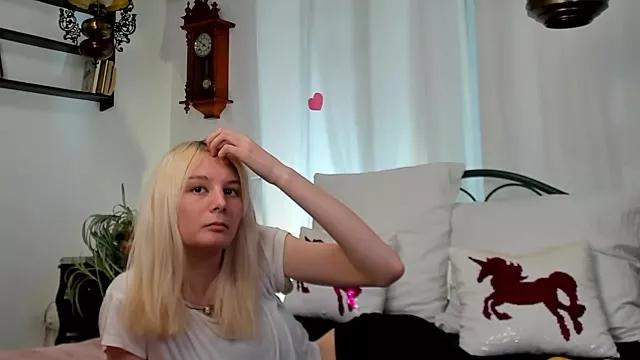KellyBerry from StripChat